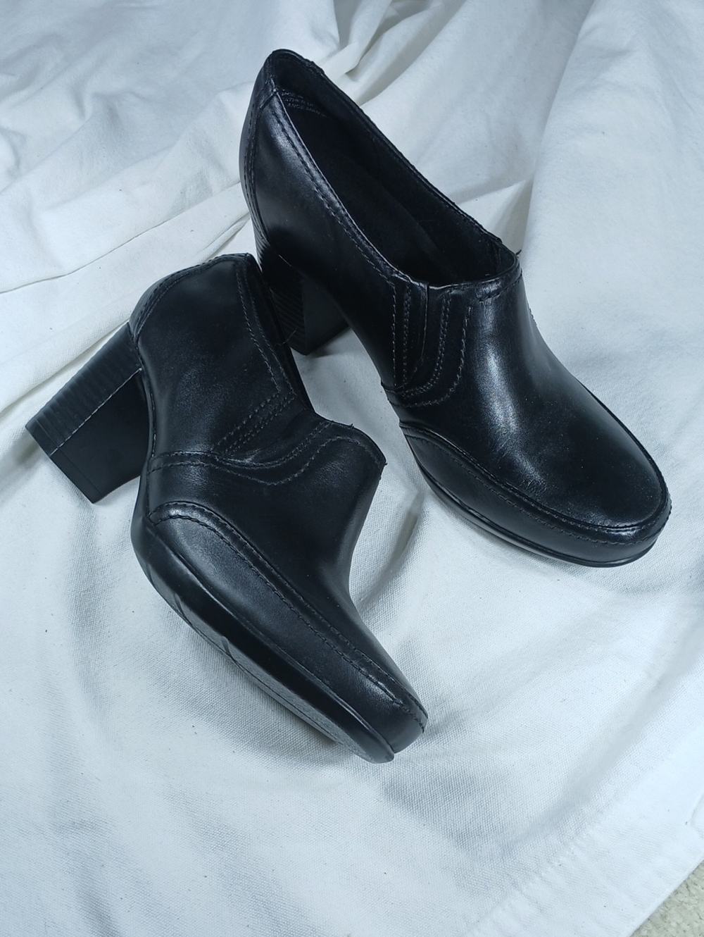 Clarks Black Leather Chunky Heel Slip-On Pumps